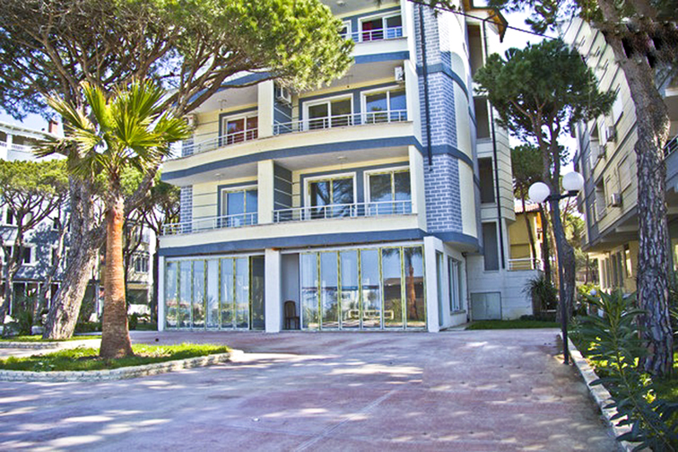 Front view of aparment retouché big no bnb - copie